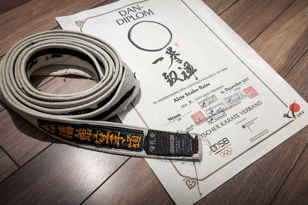 Erfolgreiche Karateprüfung zum 6. Dan am 16.12.2022 in Neuss